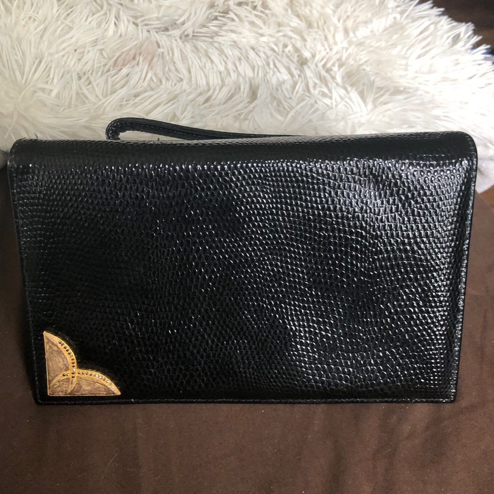 Black Vintage 1980’s clutch no accent’s missing snap closure no rips